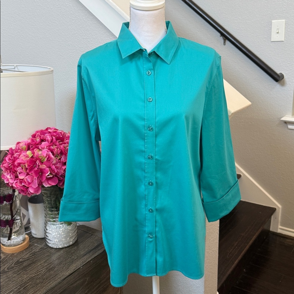 Chico’s NO IRON™ Stretch-Sateen Shirt in Seaspray - Picture 11 of 13